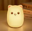 Lámpara nocturna LED infantil – Gatito kawaii con cambio de color 🐱🌈