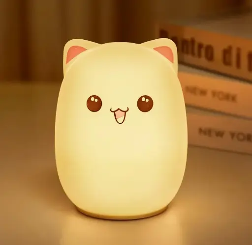 Lámpara nocturna LED infantil – Gatito kawaii con cambio de color 🐱🌈